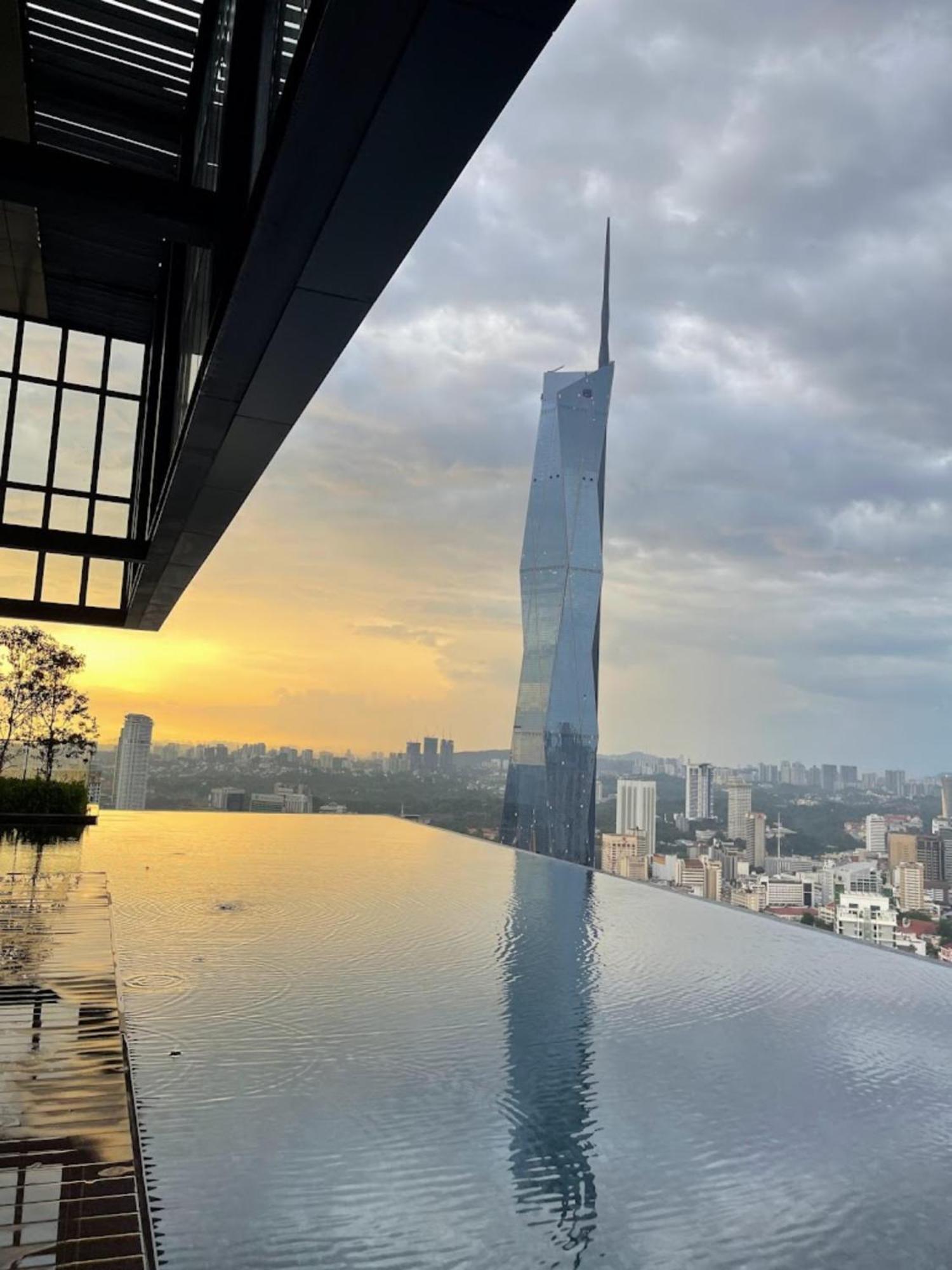 Lotus Infinity Pool At Lucentia Lägenhet Kuala Lumpur Exteriör bild